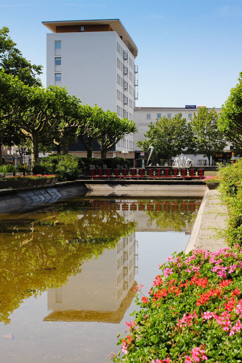 Europhaus, Friedenplatz Oberhausen mit Brunnen