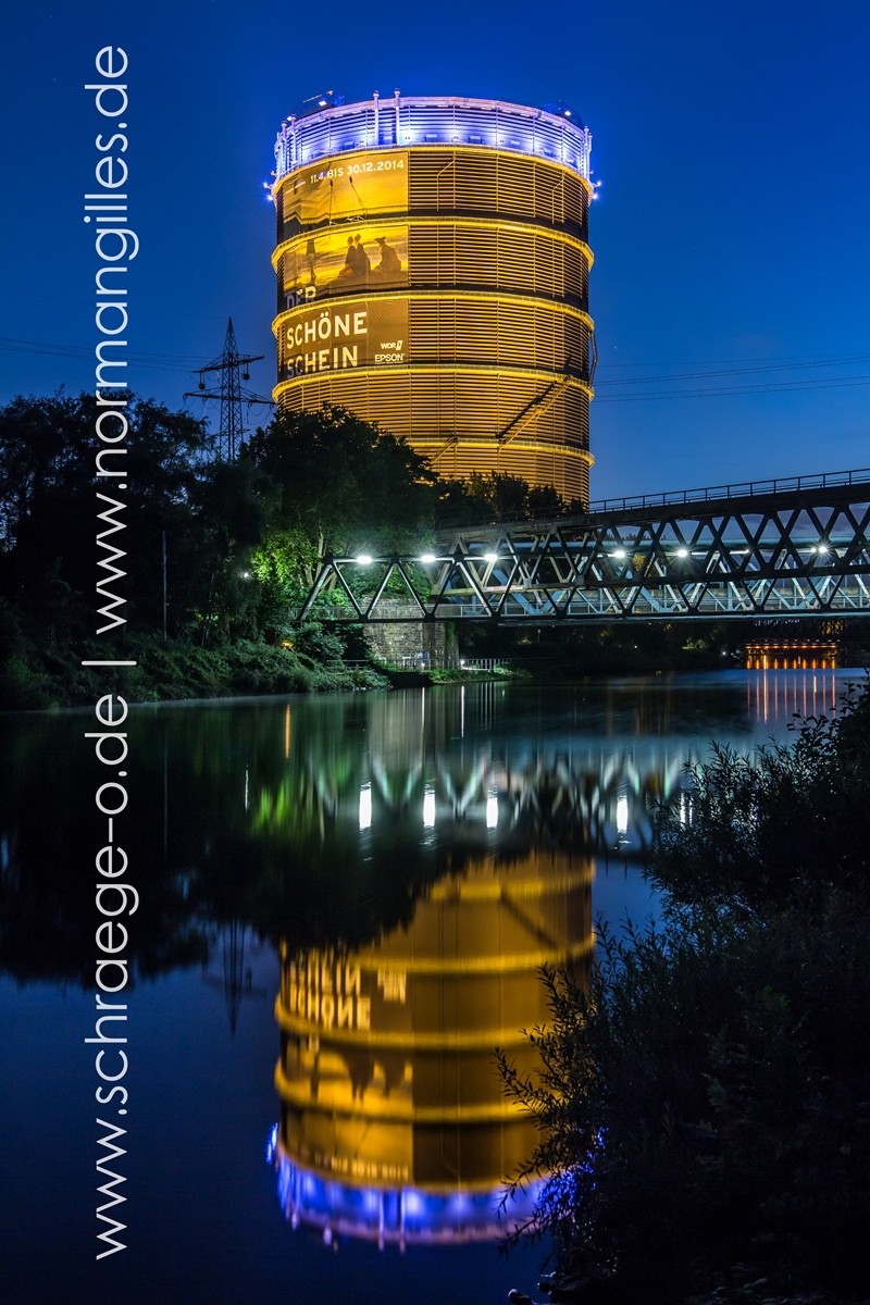 Gasometer Oberhausen zur blauen Stunde. SIGMA ART 18-35 1.8