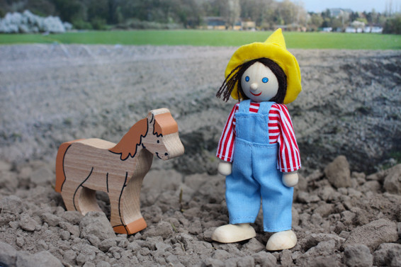 Portrait: Bauer mit Pferd am 29.03. Kein Photoshop!