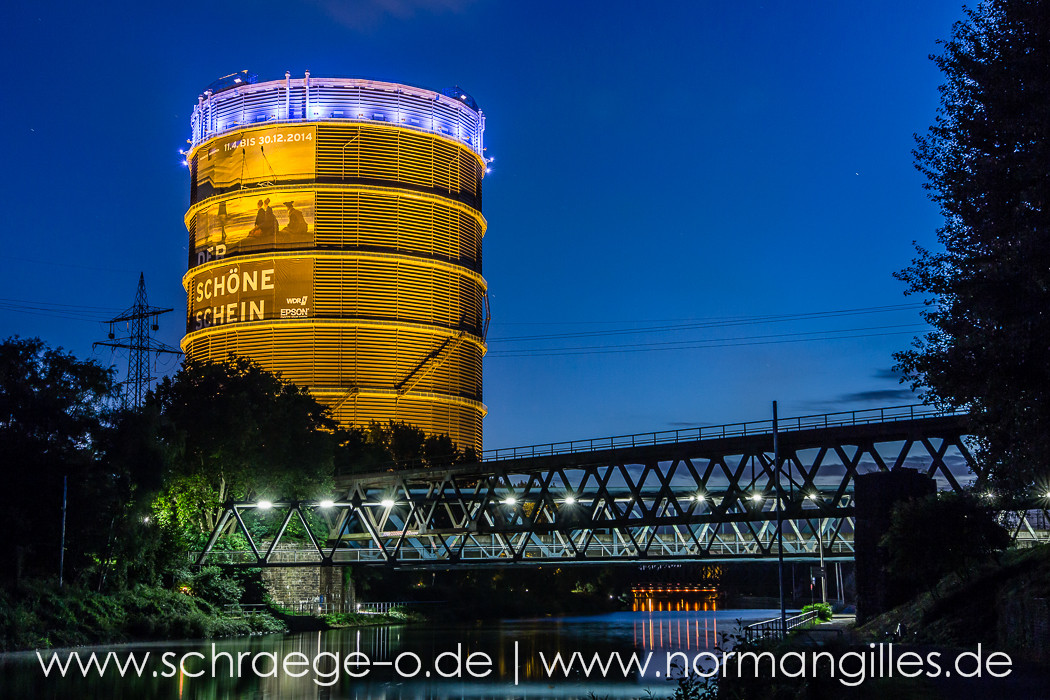 Gasometer Oberhausen zur blauen Stunde. SIGMA ART 18-35 1.8