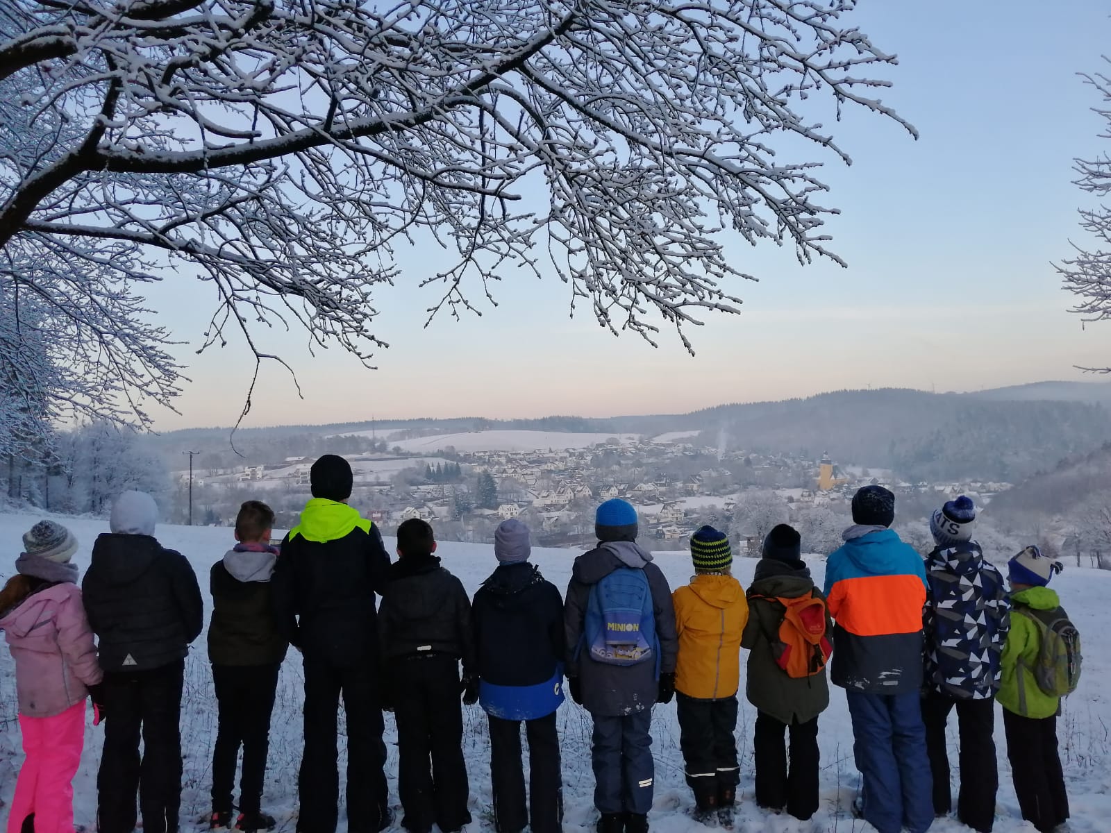 12 Kinder wanderten mit uns vom Gruppenraum nach Niedersolbach