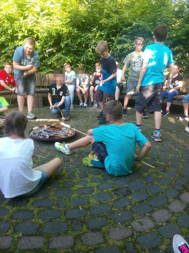 Das Stockbrot darf natürlich auch nicht fehlen.