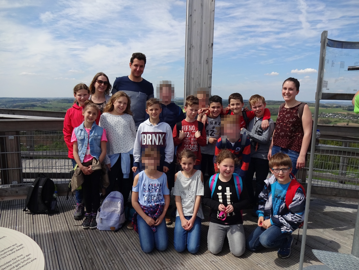 Bei strahlendem Sonnenschein fuhren 15 Kinder mit der KLJB in den Panarbora-Park Waldbröl