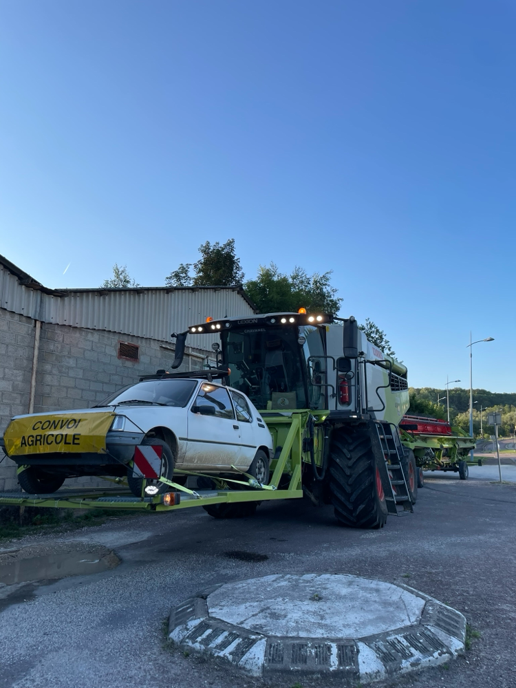 Batteuse claas 7700 lexion avec barre de coup 9m30 convio flex, voyage dans le nord de la France plus précisément a l’est de Amiens pour des travaux de moissons de céréales 