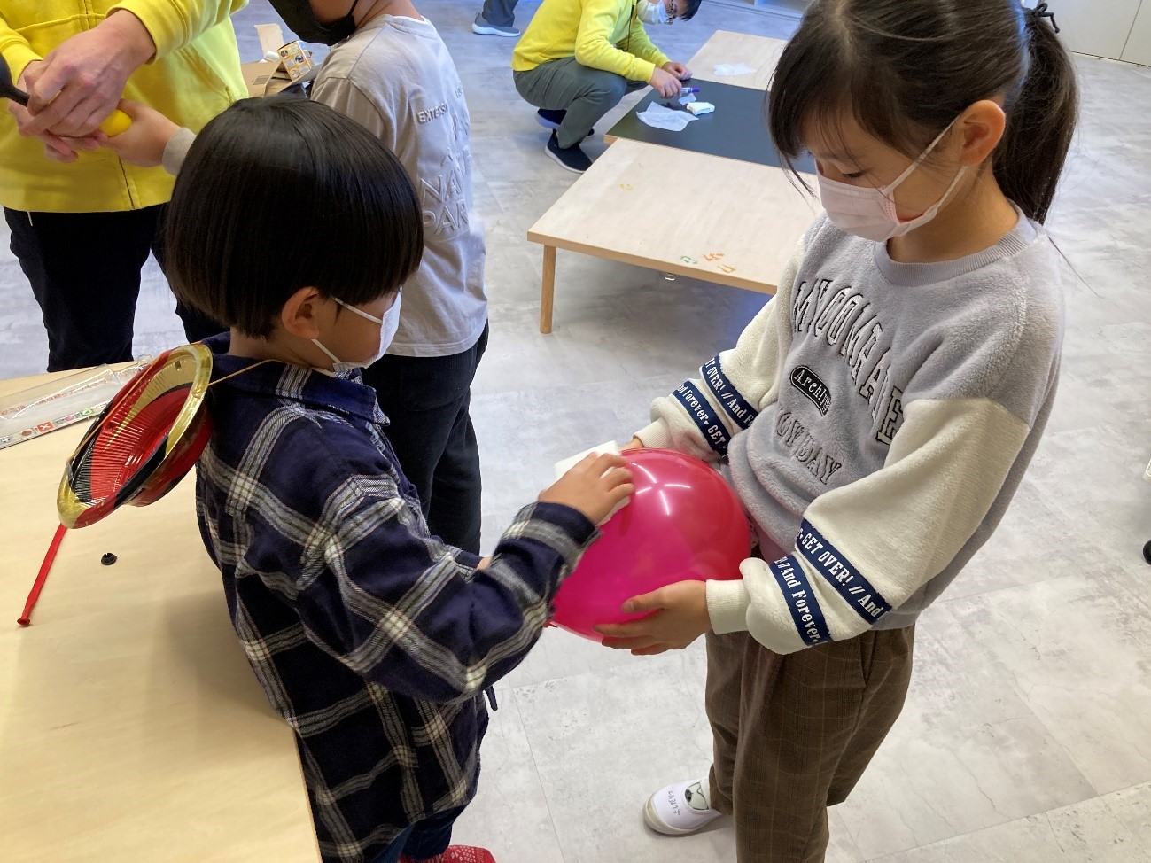 遊びは学び！冬休みワークショップ「ビリビリ静電気で大実験」