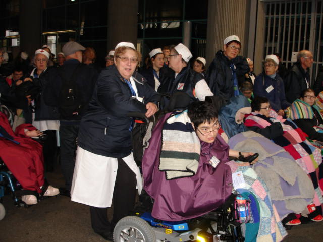 Départ pour la messe internationale