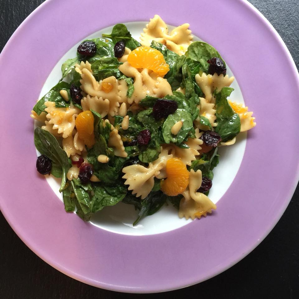 Nudel-Spinat-Salat mit Mandarinen und Cranberries - Der Huber kocht für ...