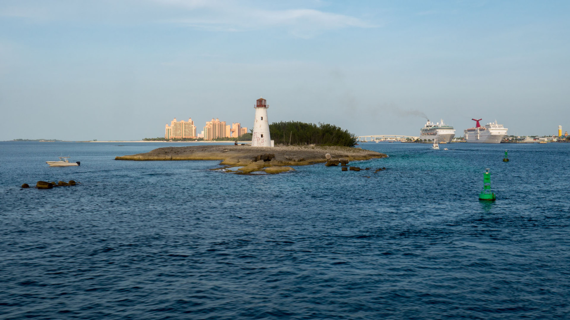 Paradise Island and Nassau cruiseship harbour