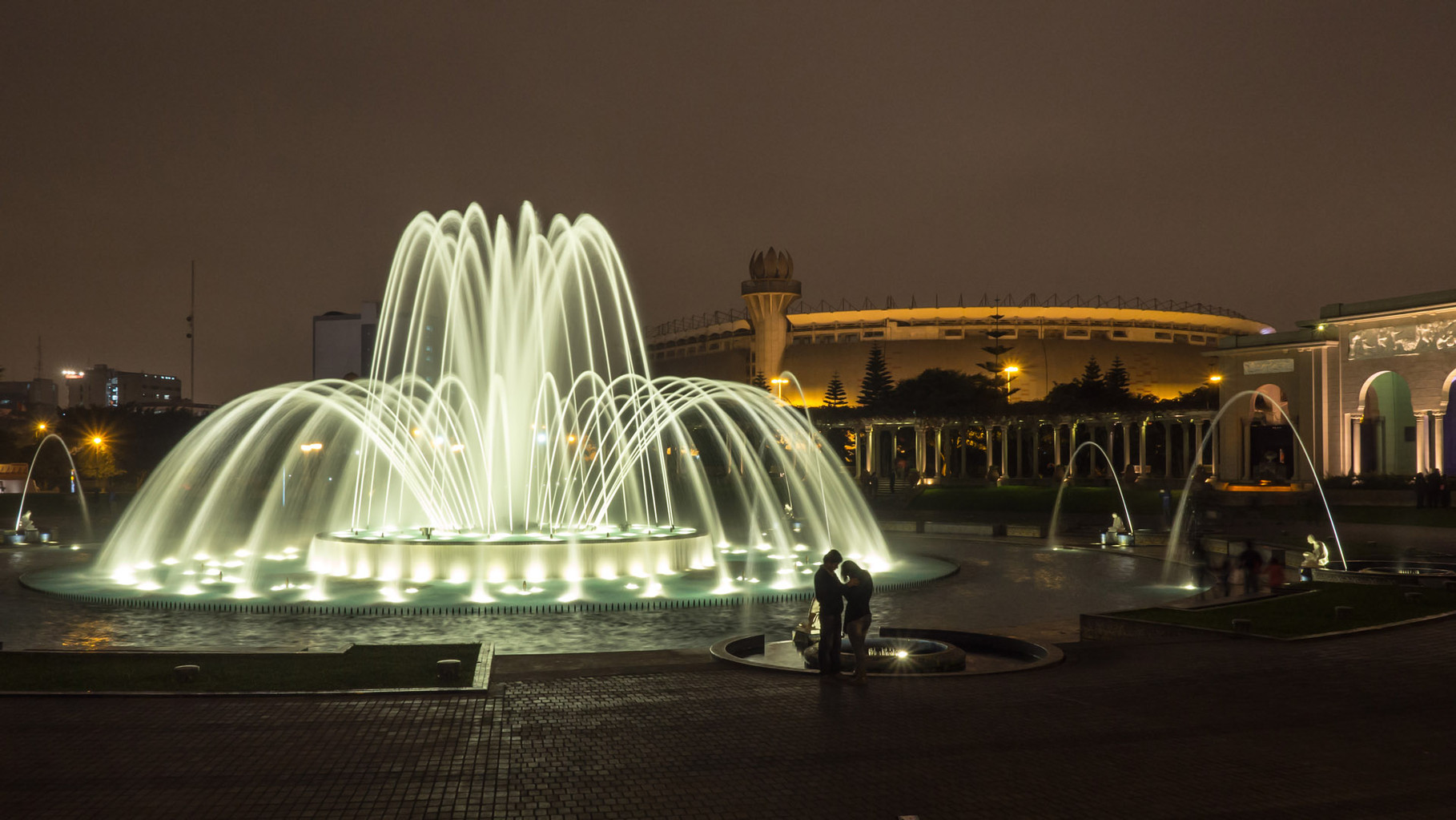 Lima: Reserve Park with 13 fountains, "Magic Fountain" and National stadium in the background