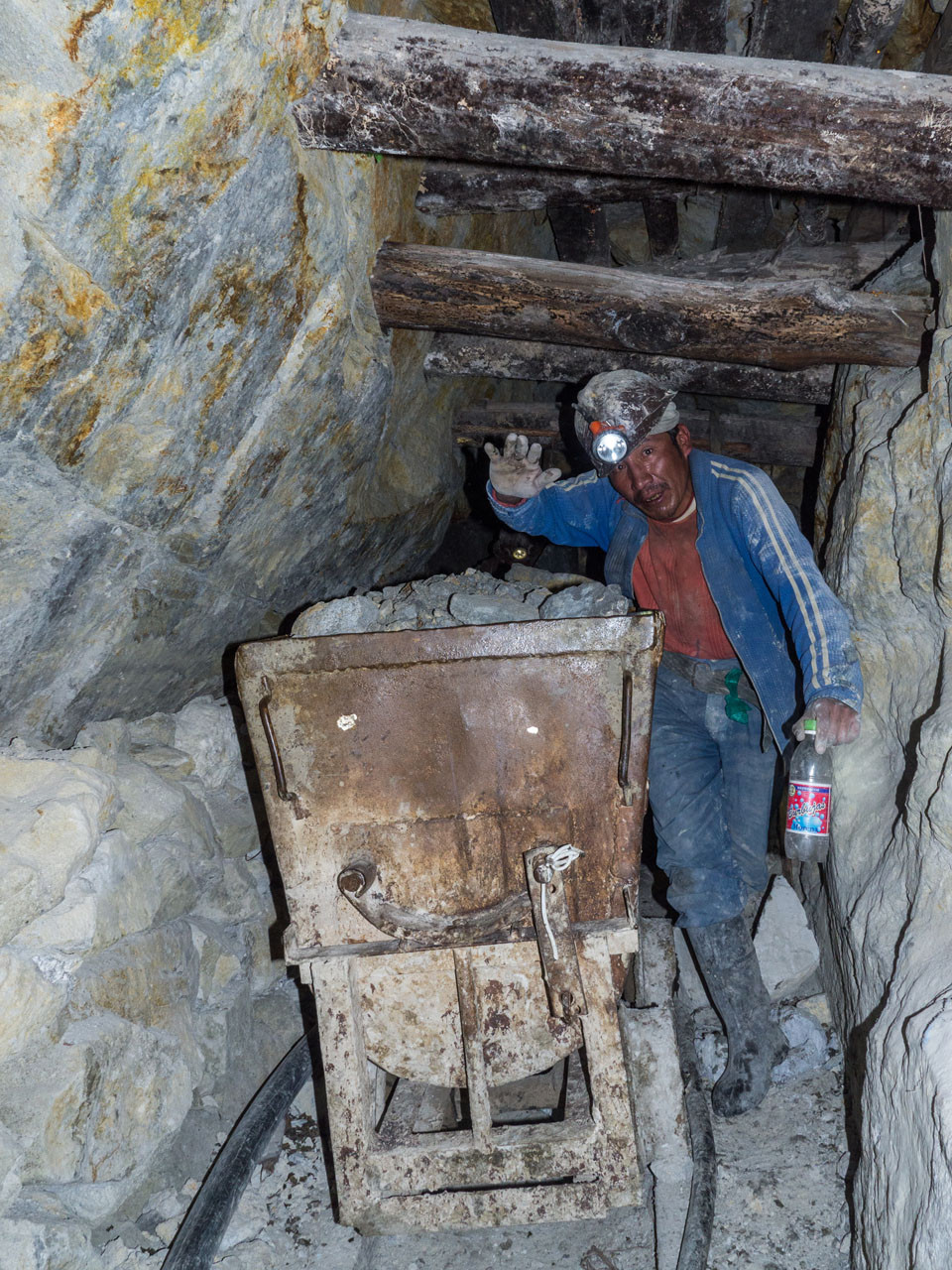 Traditional mining in the Cerro Rico (180mines, 10´000 miners), working as during colonial time