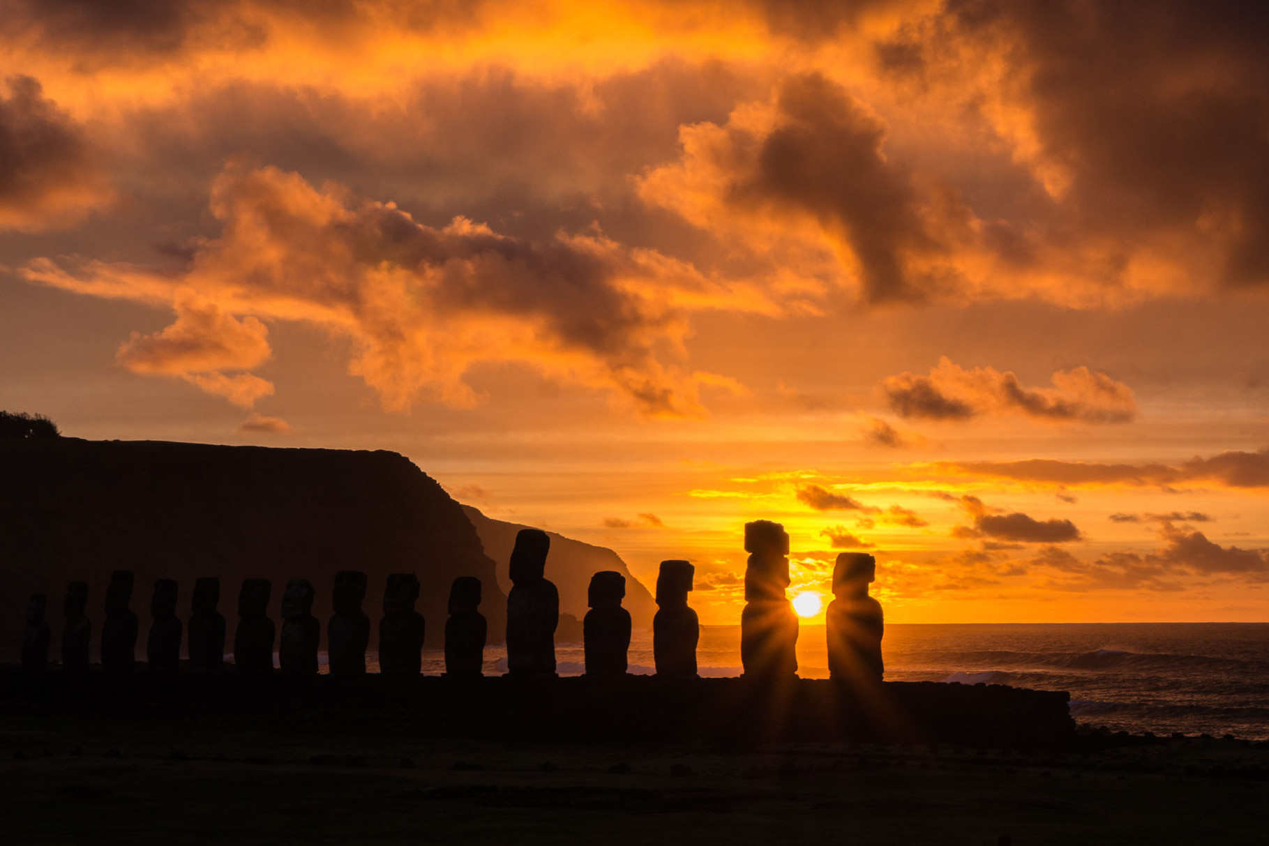 Sunrise at Tongariki, Easter island [Chile, 2014]