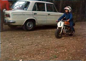 Javier quemando goma con su Mini Marcelino "racer".