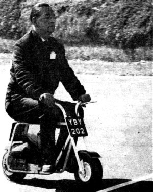 Caballero en una Trobike de 1960