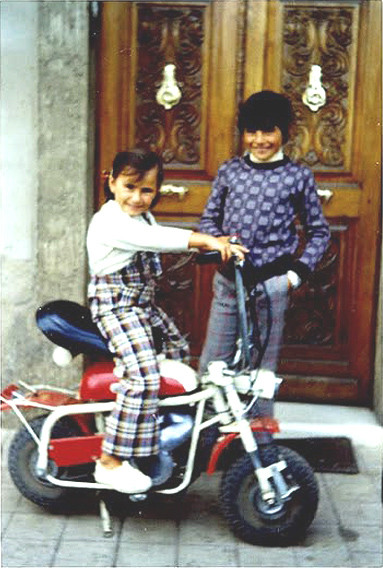 Marta y César con su Mini Marcelino Primera Serie radiantes