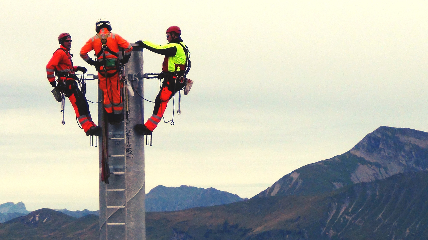 Helikoptermontage der 10er-Gondelbahn Stand-Express Lenk
