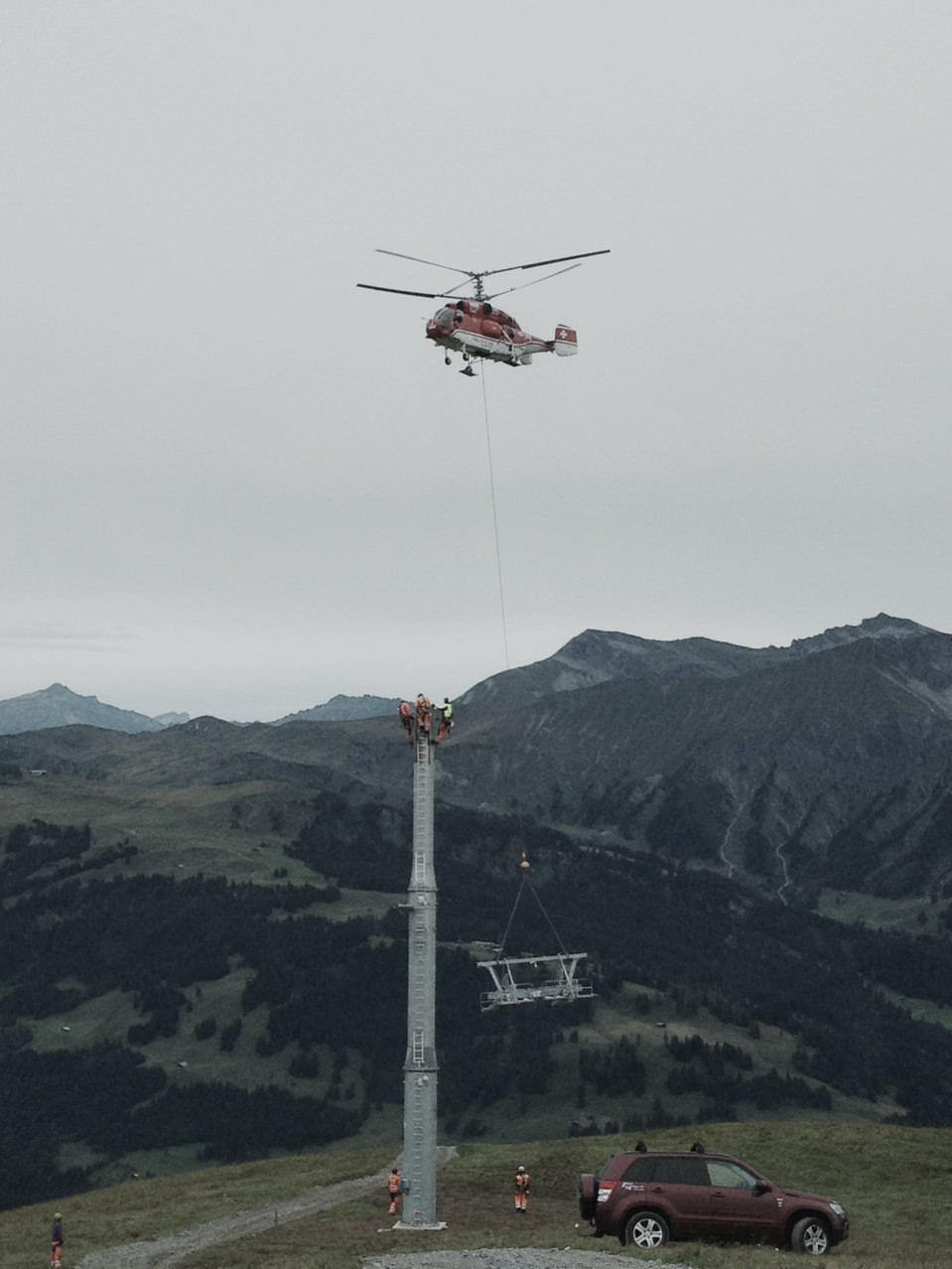 Montage mit Kamov 10er-Gondelbahn Stand-Express Lenk