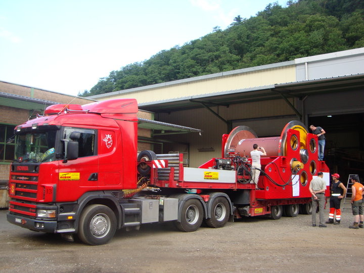 Spezialtransport der Seilwinde Reber mit 35 Tonnen Zugkraft