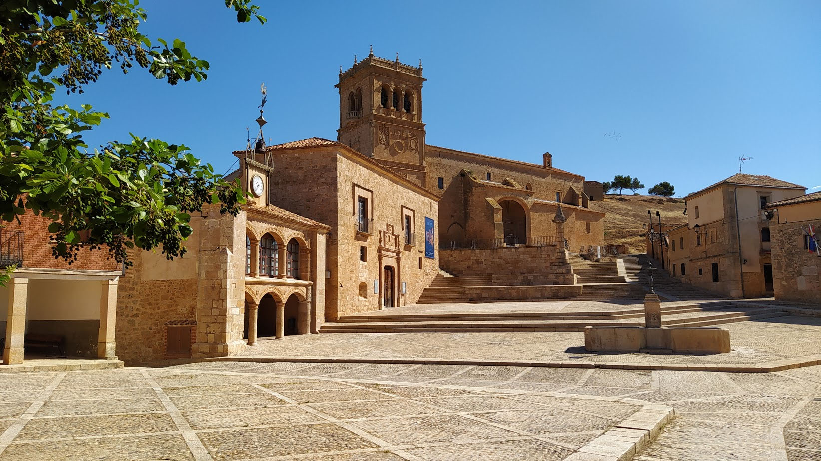 El Museo y su entorno: La Plaza de Morón