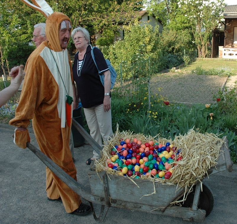 Alle Jahre Wieder kommt der Osterhas´ zum Osterfeuer in die Gartenstadt