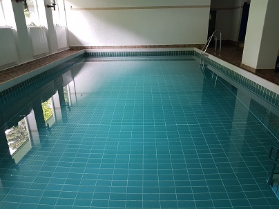 Hallenschwimmbad