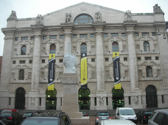 Milano - Edificio vincolato Palazzo Mezzanotte Piazza Affari