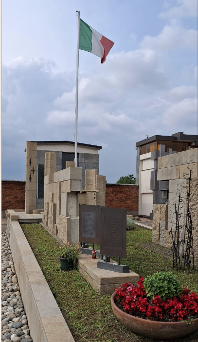 Varedo (MB) - Monumento ai caduti presso il Cimitero 