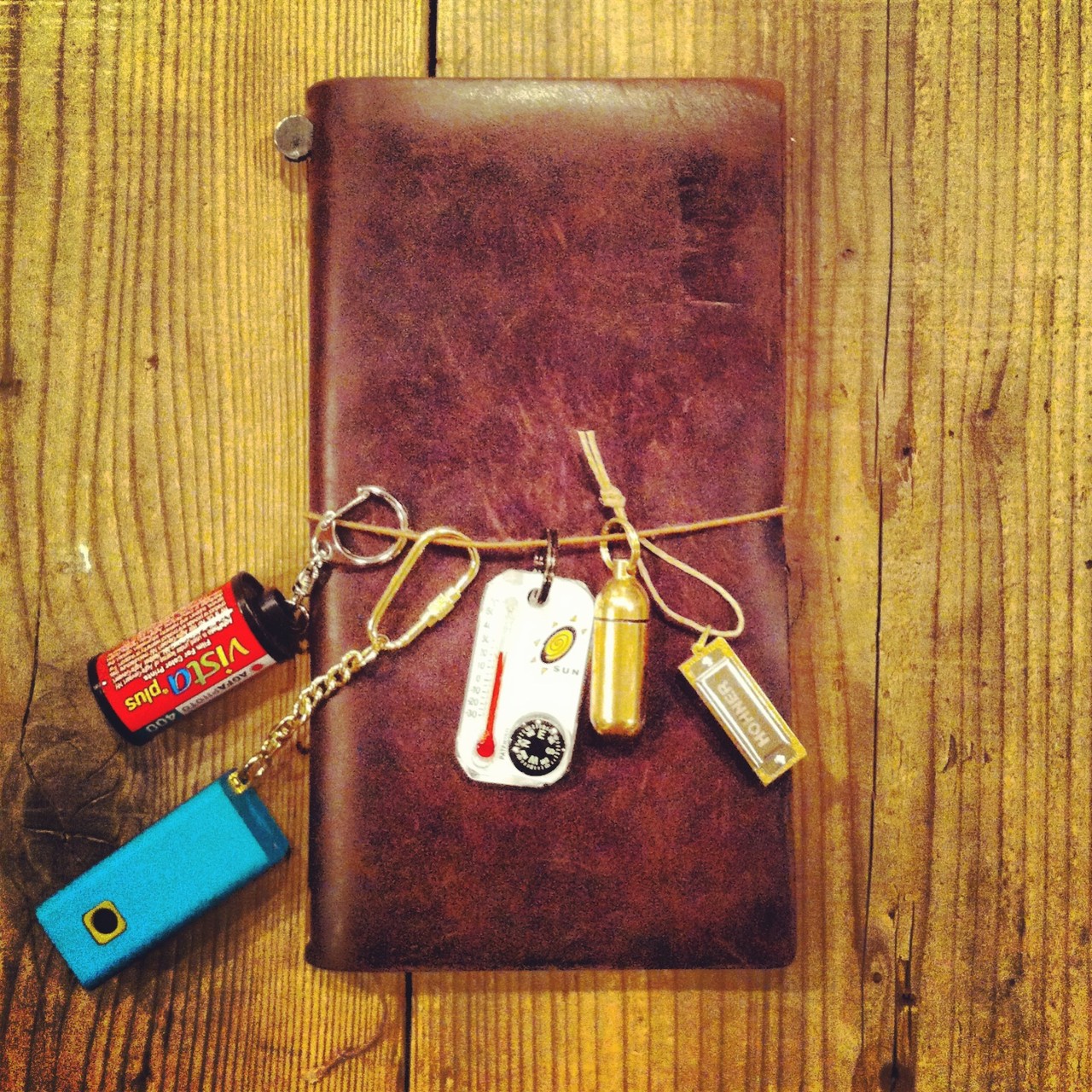 トラベラーズノート　キーホルダー トラのキーホルダーをトラベラーズノートに装着したら可愛かった！