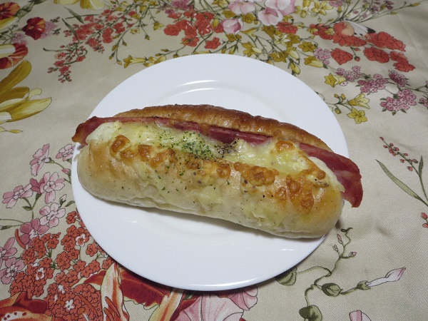 リヨンライズのポテトサラダとスパイシーベーコンの全体画像。
