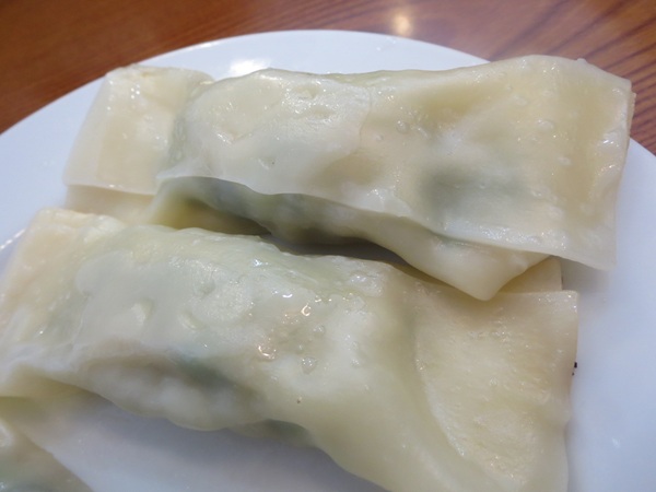 チャイナ厨房の特製棒餃子の焼き目がついていない側の近影画像。