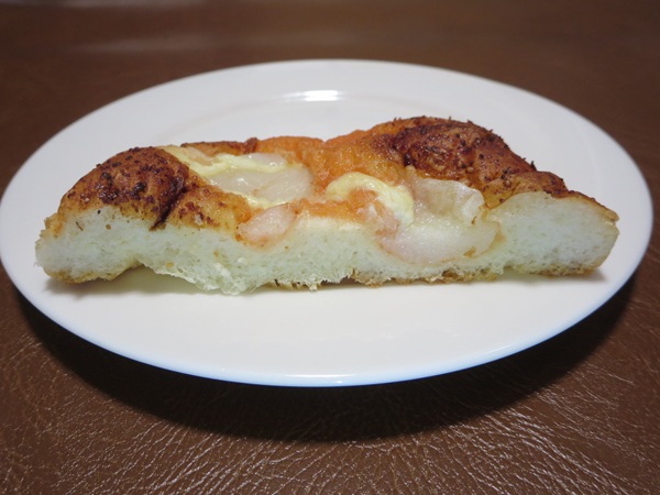 麻布十番モンタボーのこだわり明太もっちの断面の近影画像。