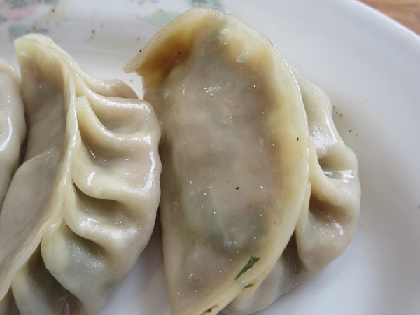 中華食堂 金龍の餃子の焦げ目が付いていない側の近影写真。