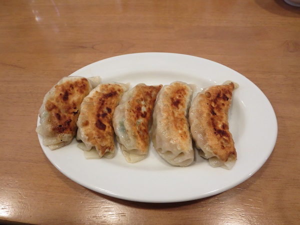 辣碗の餃子の全体画像。
