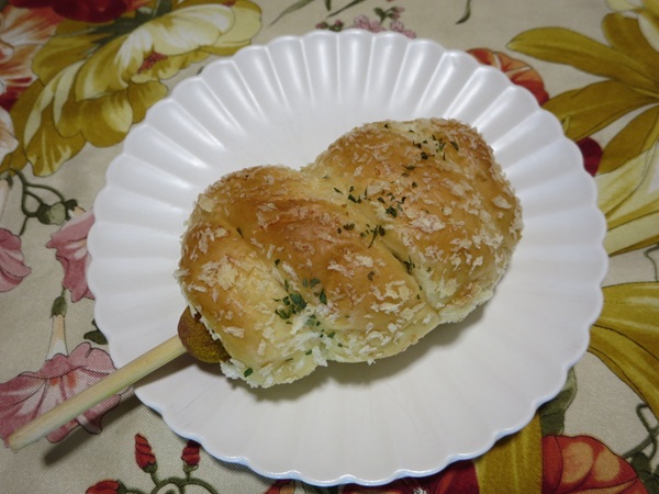 パン工房 ナララのカレーフランクの全体画像。