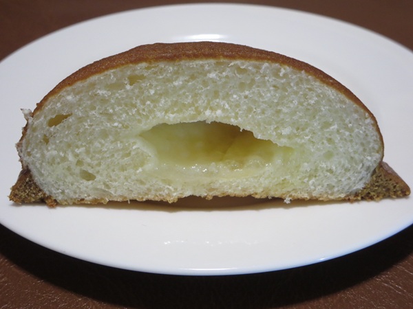 SANBON BAKERYのコーヒーマドレードームの断面の近影画像。