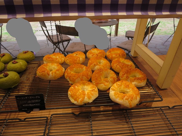 BAKERY＆cafe辰巳俱楽部の店内の様子。