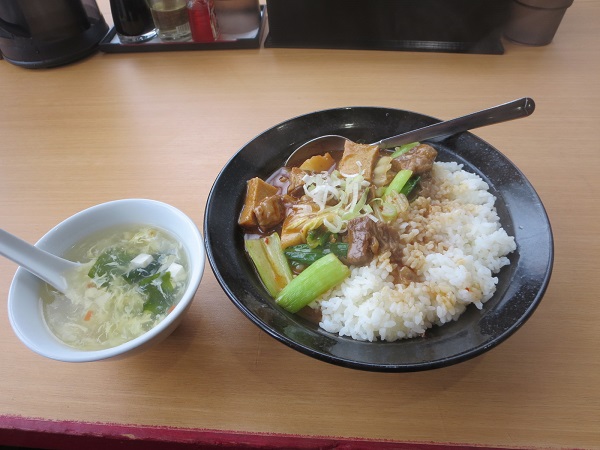 品鮮居の牛バラ丼の全体画像。