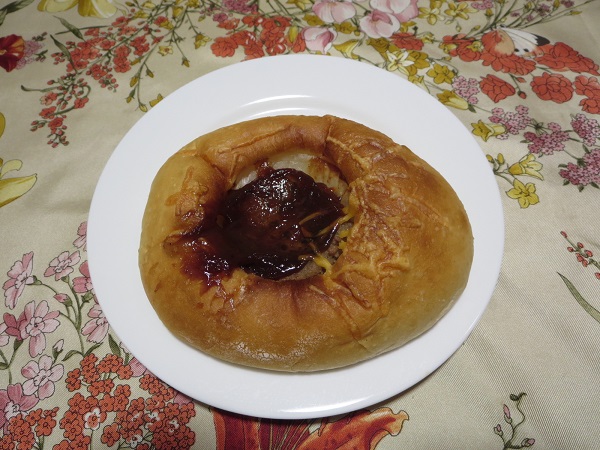 はーとやのパンのハンバーグパンの全体画像。