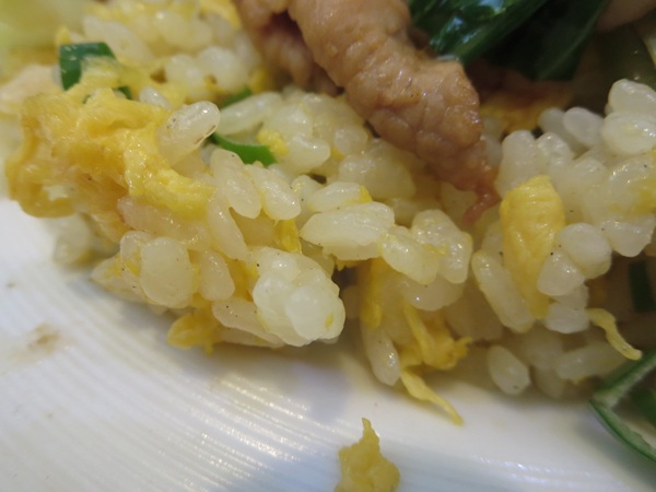 加曾利屋の肉チャーハンのご飯の近影画像。