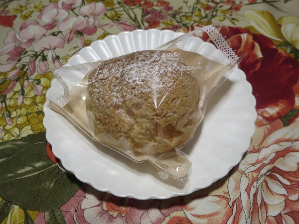 パティスリー Coharuのシューキャラメルの全体画像。