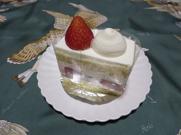 ル・スリールのいちごショートの全体画像。