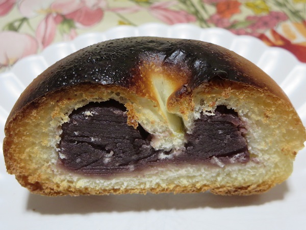 あんですさんのあんパン(こし)のトースト後の近影画像。