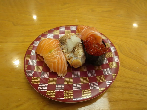 南房総やまと寿司のサーモン食べ比べの全体画像。