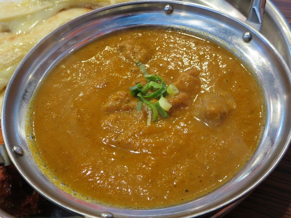 ジャラナのチーズナン・マトンカレーのマトンカレーの近影画像。