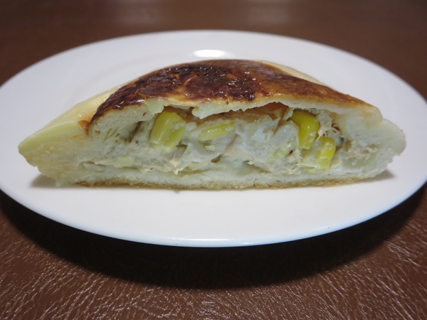 サフランフルールのツナコーンの断面の近影。