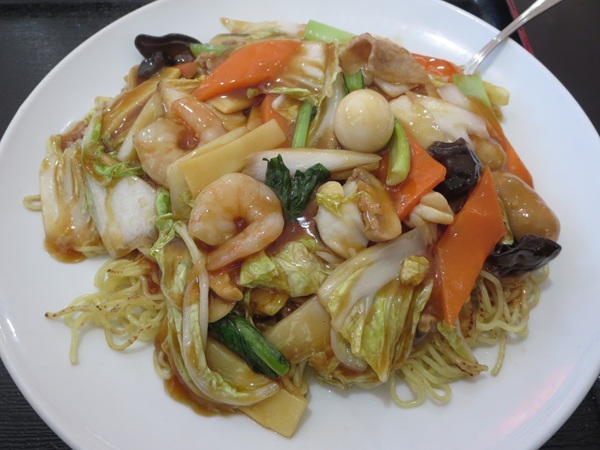聚福順の五目焼きそばの近影画像。