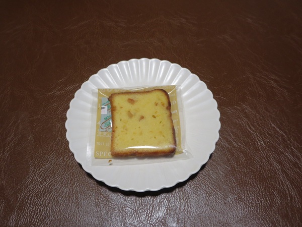 パティスリータクのケークオランジュの全体画像。