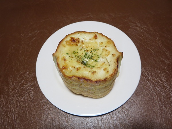 クロワッサンのグラタンパンの全体画像。