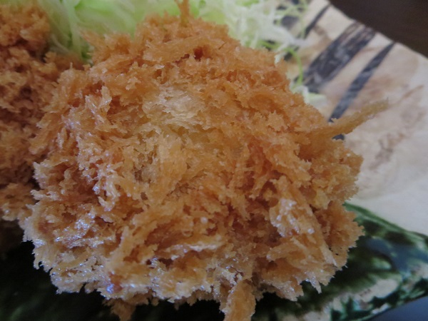 かつわか本店のカニクリームコロッケの近影画像。