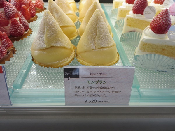 シューベルトのモンブランが置かれているショーケース。