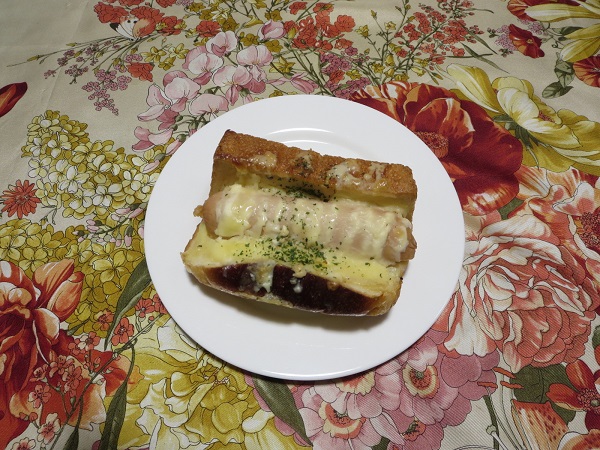 リヨンsudaトロワの極太あらびきフランクの全体画像。